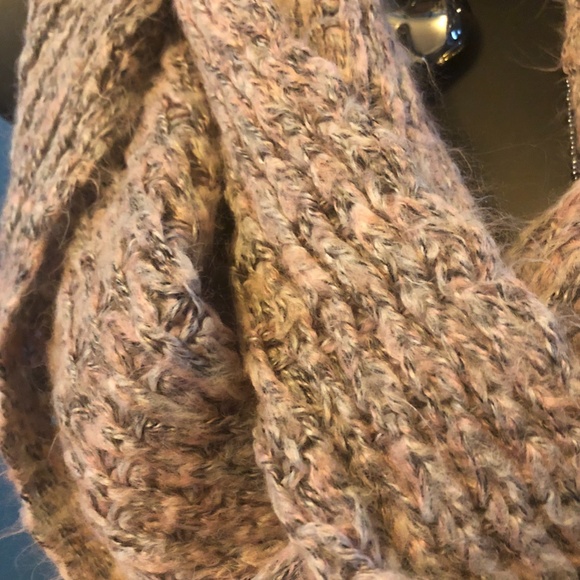 Pink & Black knit Infinity Scarf - Picture 4 of 4